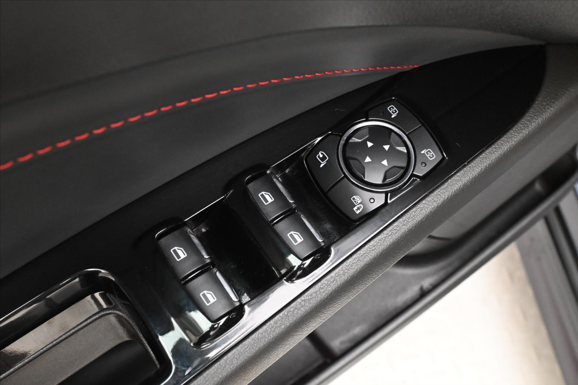 Ford Mondeo Sedan 2,0 l 140 kw