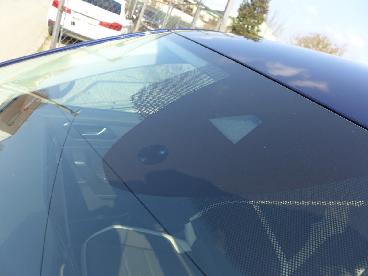 Volkswagen T-Roc SUV / Terénní 2,0 l 110 kw