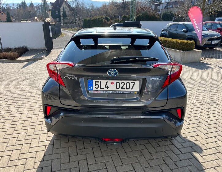 Toyota C-HR SUV / Terénní 1,8 l 72 kw