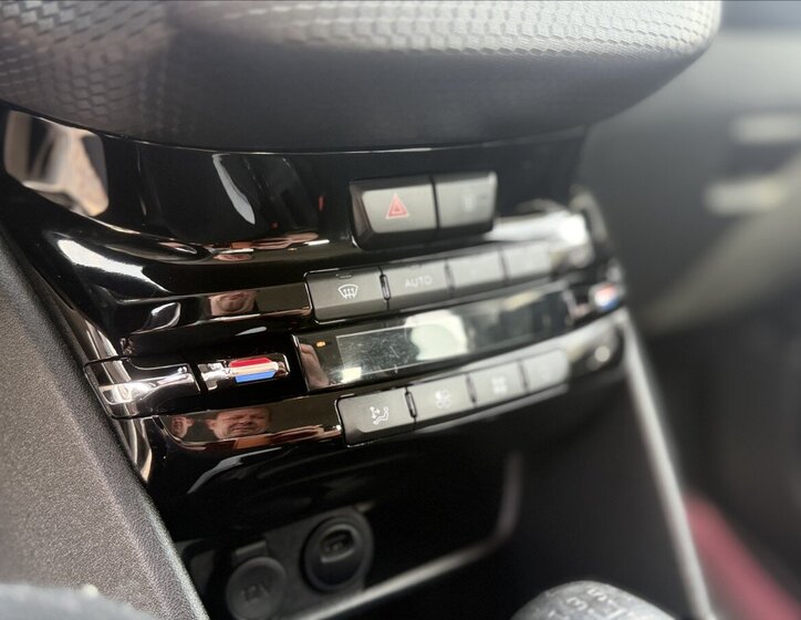Peugeot 2008 SUV / Terénní 1,2 l 61 kw