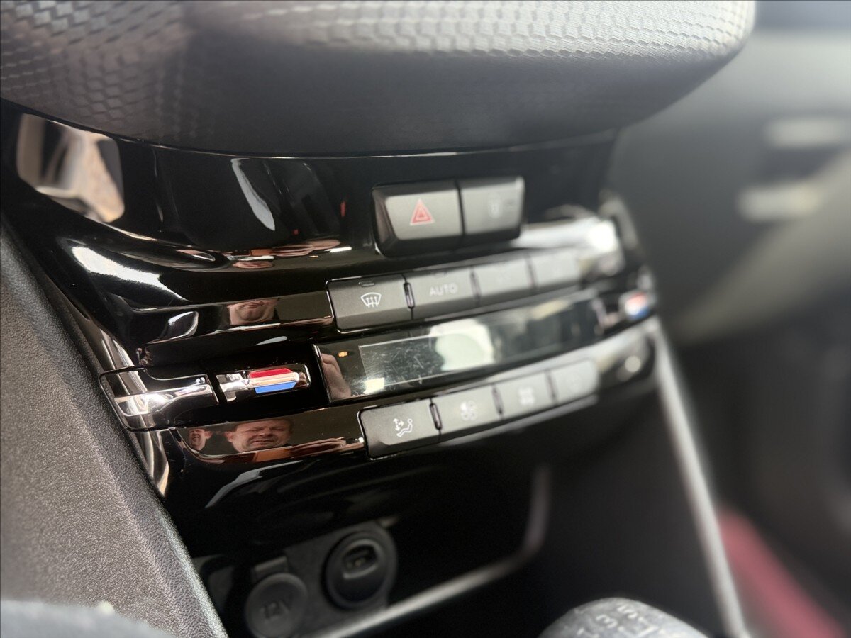 Peugeot 2008 SUV / Terénní 1,2 l 61 kw