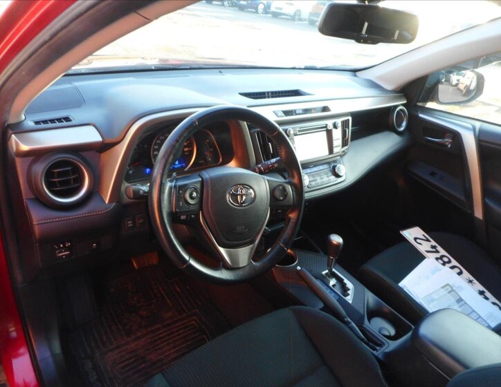 Toyota RAV4 SUV 2,0 l 111 kw