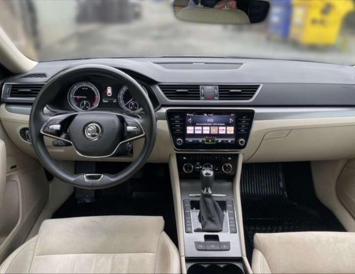 Škoda Superb 9