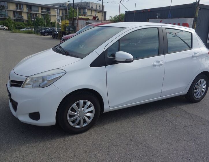 Toyota Yaris 1