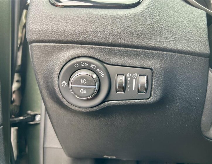 Jeep Compass SUV 1,4 l 103 kw