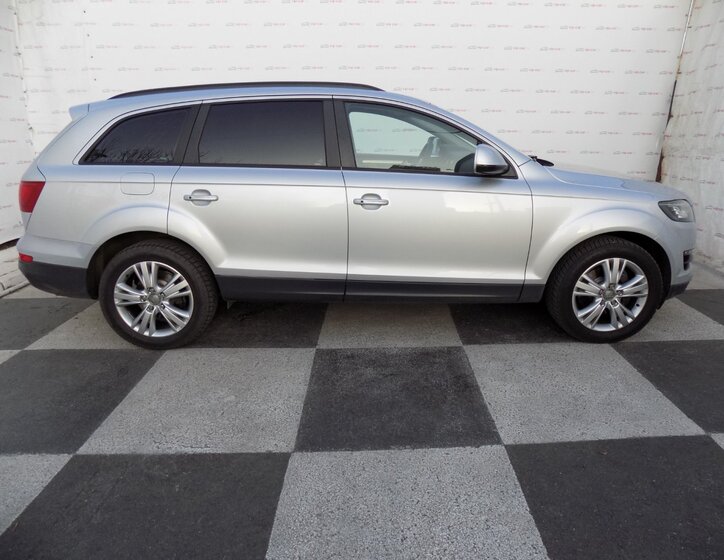 Audi Q7 6