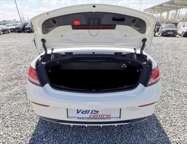 Mercedes-Benz Třídy C Kabriolet 2,0 l 180 kw