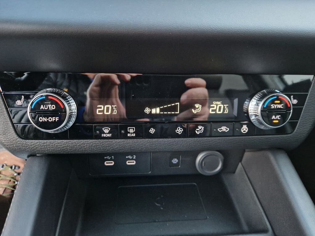 Mitsubishi Outlander SUV / Terénní 2,4 l 225 kw