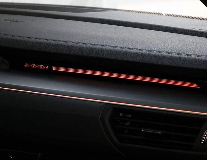 Audi e-tron SUV / Terénní 0,0 300 kw