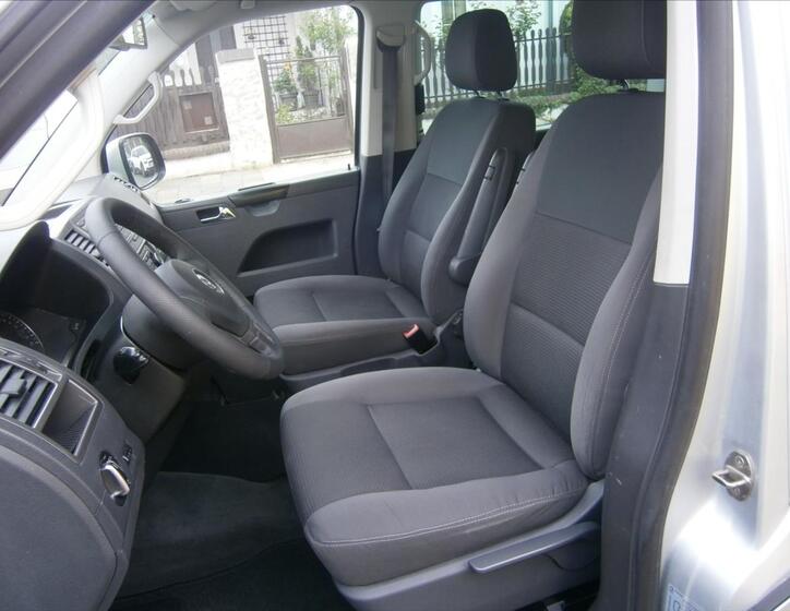 Volkswagen Multivan 12