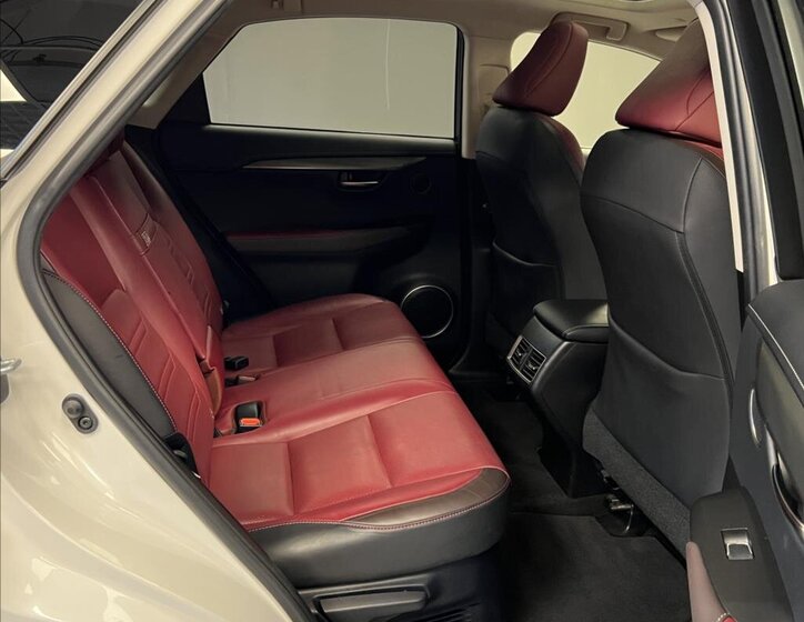 Lexus NX 300h SUV 2,5 l 145 kw