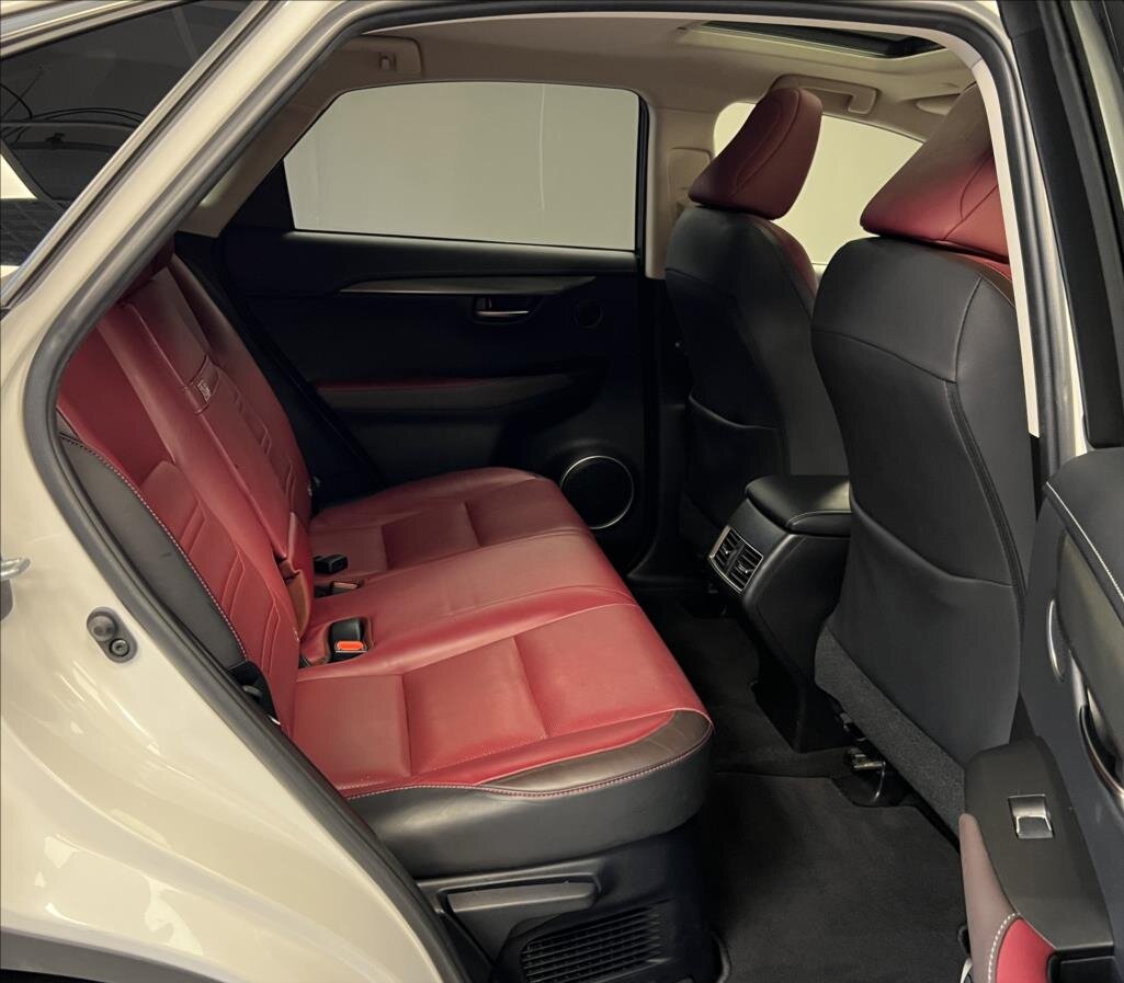 Lexus NX 300h SUV 2,5 l 145 kw