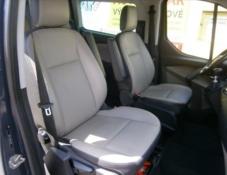 Ford Tourneo Custom 11