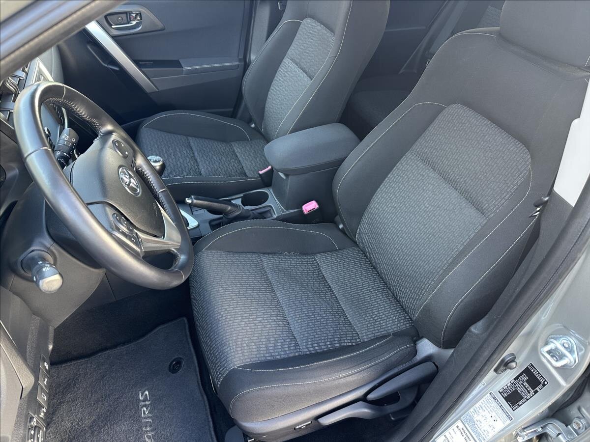 Toyota Auris Kombi 1,6 l 98 kw