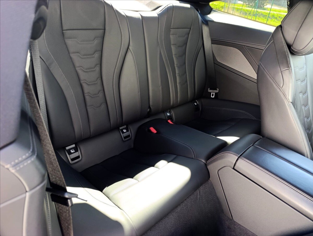 BMW Řada 8 Kupé 4,4 l 390 kw