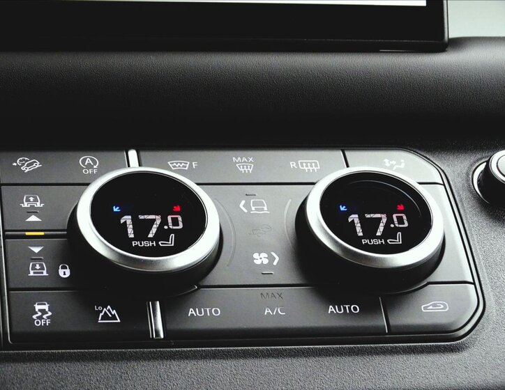 Land Rover Defender 15