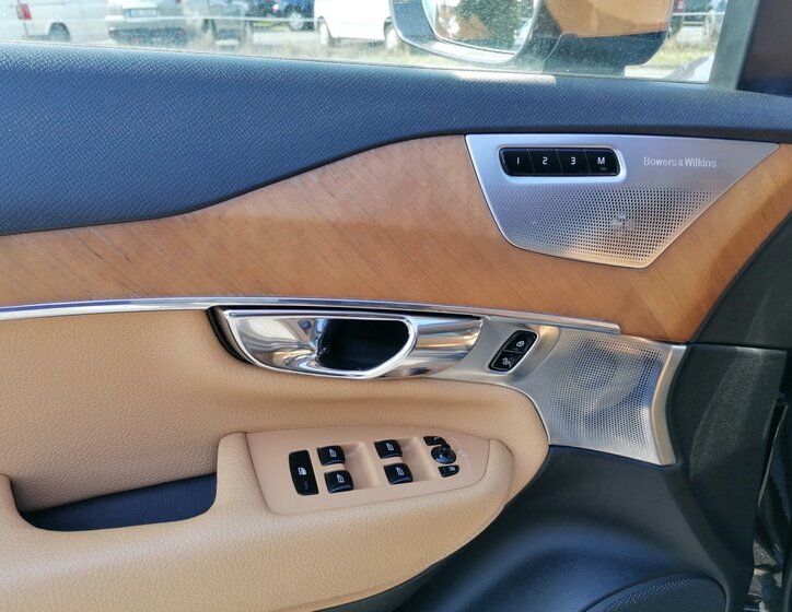 Volvo XC90 Kombi 2,0 l 165 kw