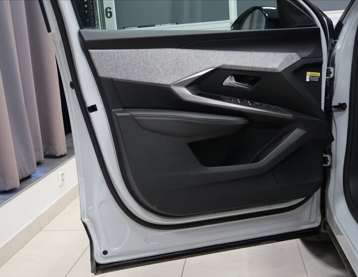 Peugeot 3008 SUV / Terénní 1,2 l 100 kw