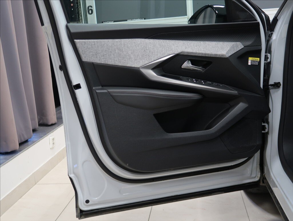 Peugeot 3008 SUV / Terénní 1,2 l 100 kw