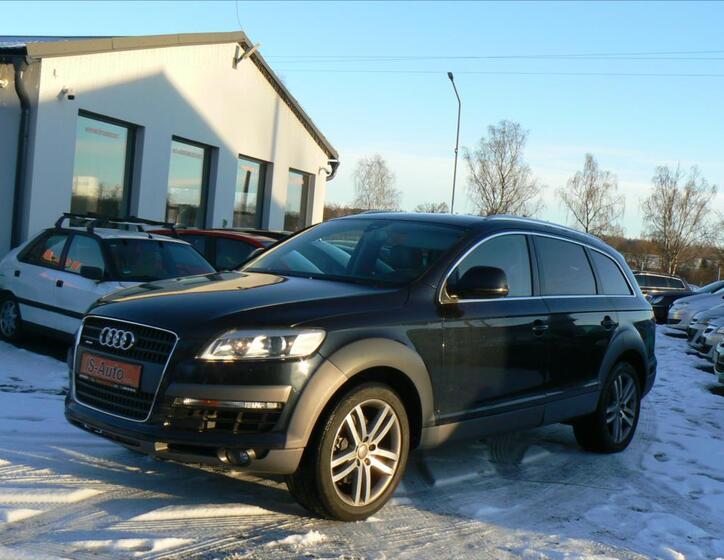 Audi Q7 1