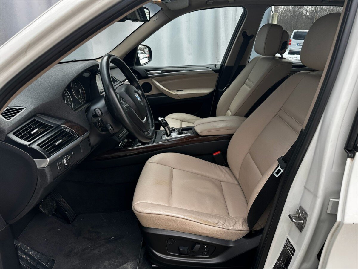 BMW X5 Kombi 3,0 l 180 kw