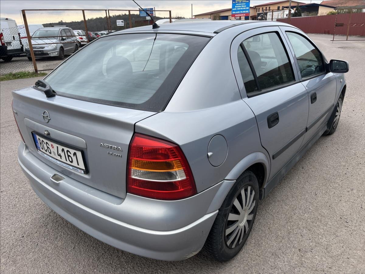 Opel Astra Hatchback 1,7 l 55 kw