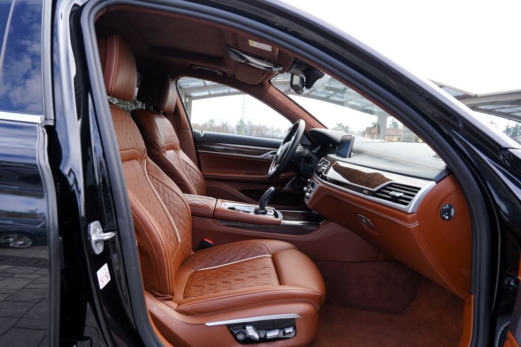 BMW Řada 7 Sedan / Limuzína 6,6 l 430 kw