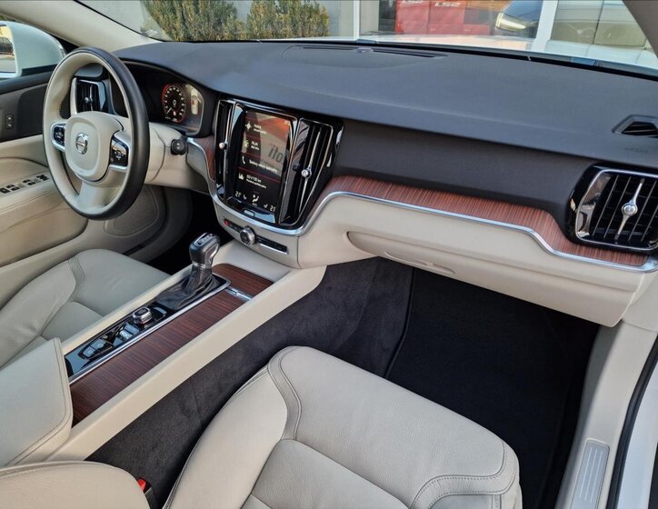 Volvo V60 Kombi 2,0 l 140 kw