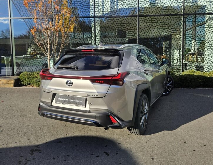 Lexus UX 300h Hatchback 2,0 l 146 kw