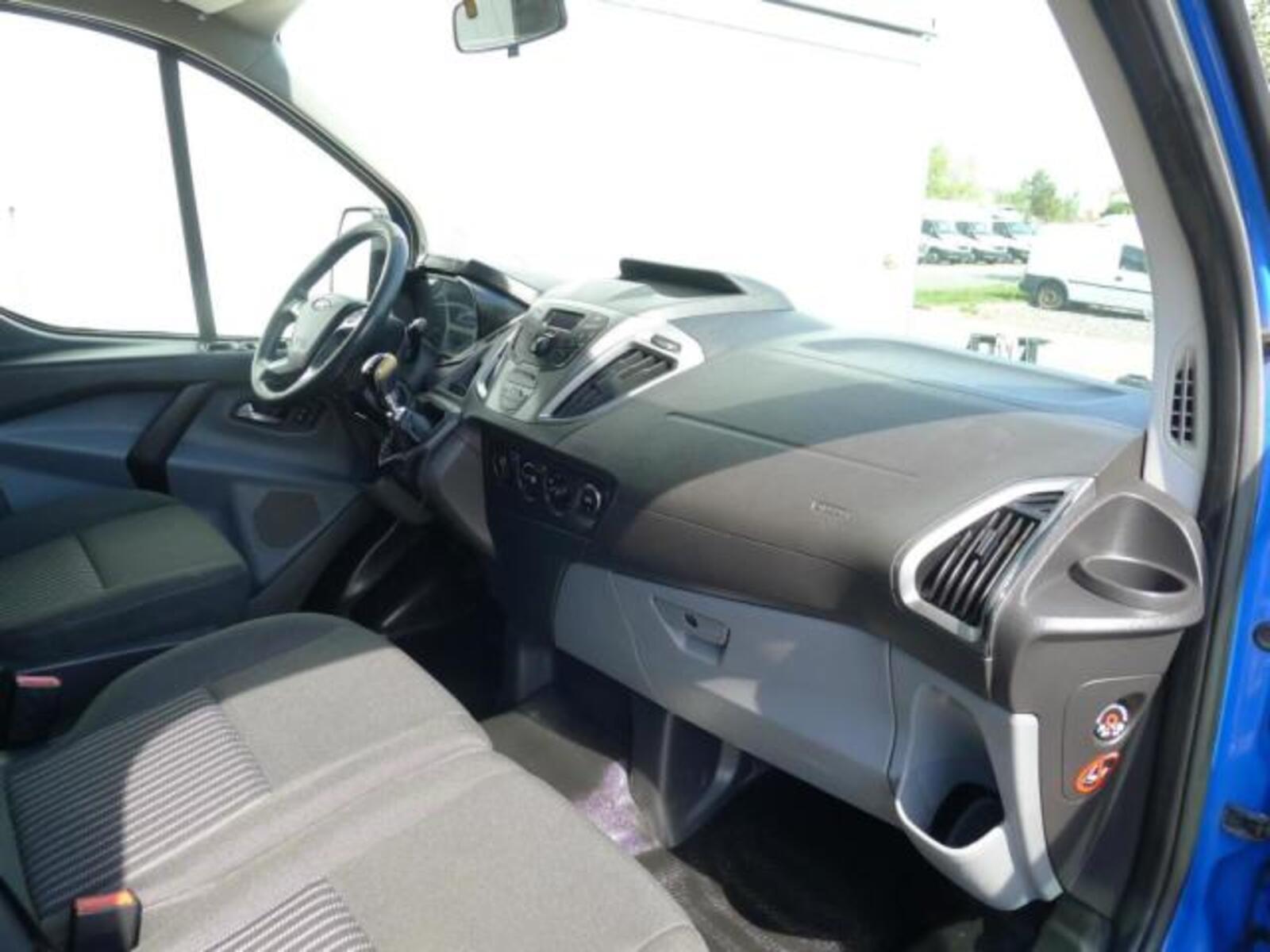 Ford Transit Custom 10