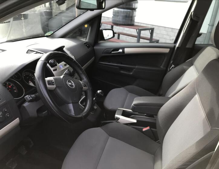 Opel Zafira 8