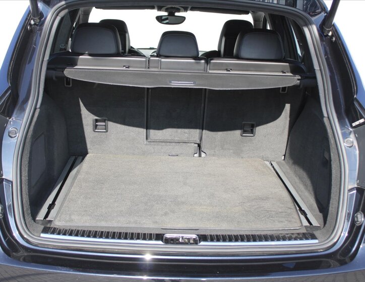 Porsche Cayenne SUV 4,8 l 397 kw