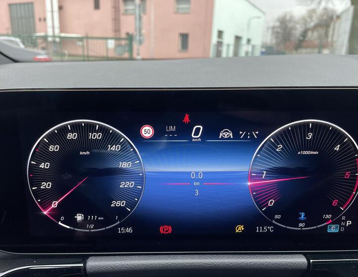 Mercedes-Benz GLA 12