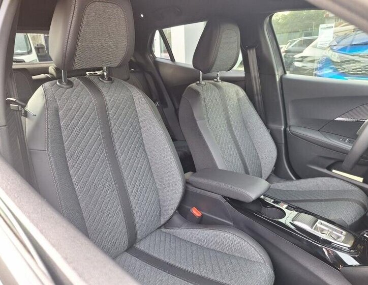 Peugeot 2008 SUV 1,2 l 96 kw