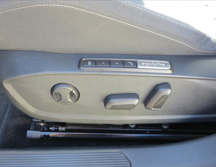 Volkswagen Golf Kombi 2,0 l 85 kw