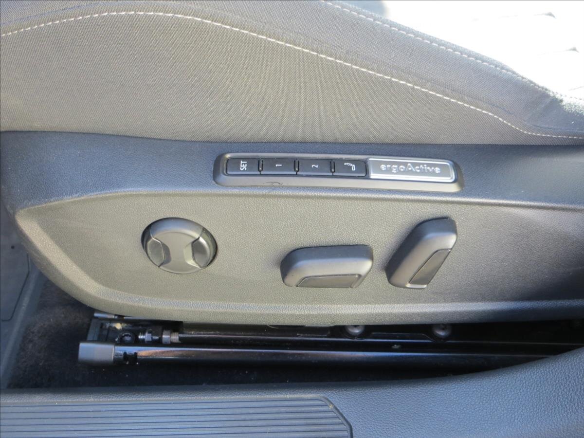 Volkswagen Golf Kombi 2,0 l 85 kw