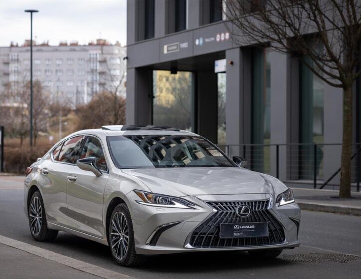 Lexus ES 300h Sedan / Limuzína 2,5 l 160 kw