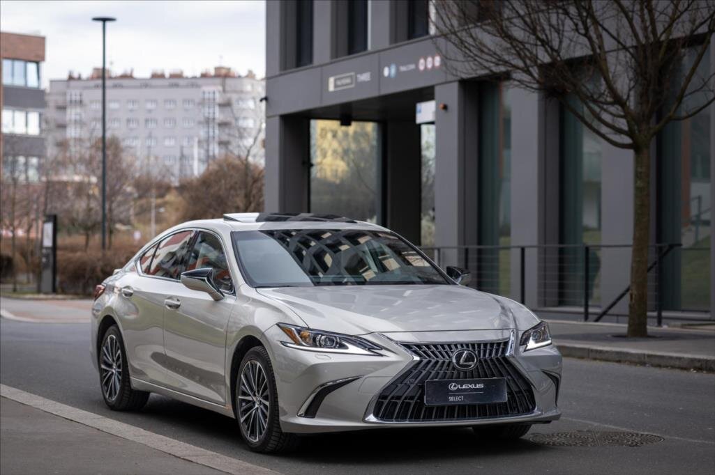 Lexus ES 300h Sedan / Limuzína 2,5 l 160 kw