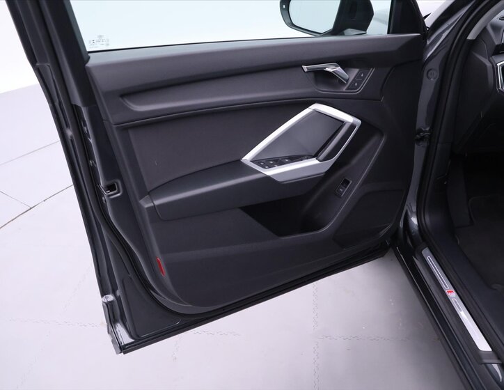 Audi Q3 SUV / Terénní 1,5 l 110 kw