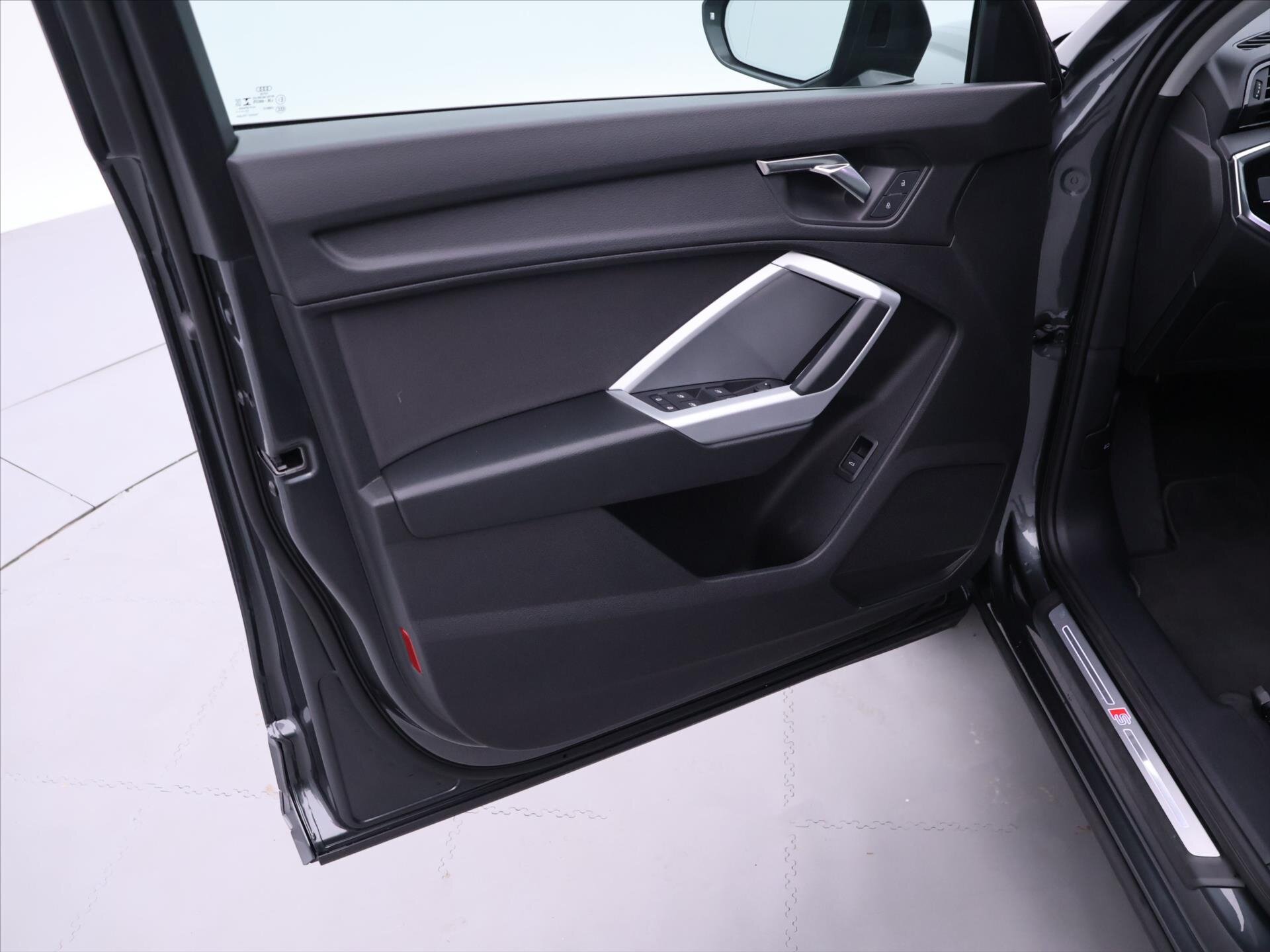 Audi Q3 SUV / Terénní 1,5 l 110 kw