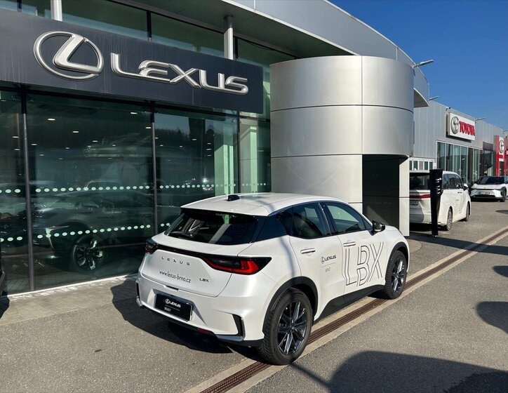Lexus LBX Kombi 1,5 l 67 kw