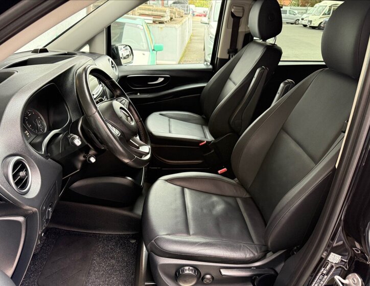 Mercedes-Benz Vito 12