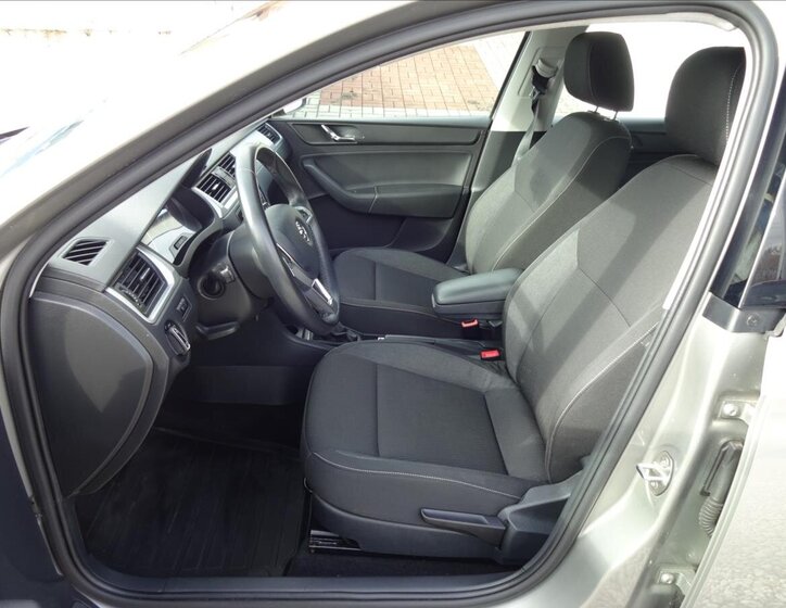 Škoda Rapid Sedan / Limuzína 1,2 l 66 kw