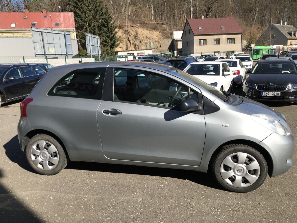 Toyota Yaris Hatchback 998,0 51 kw