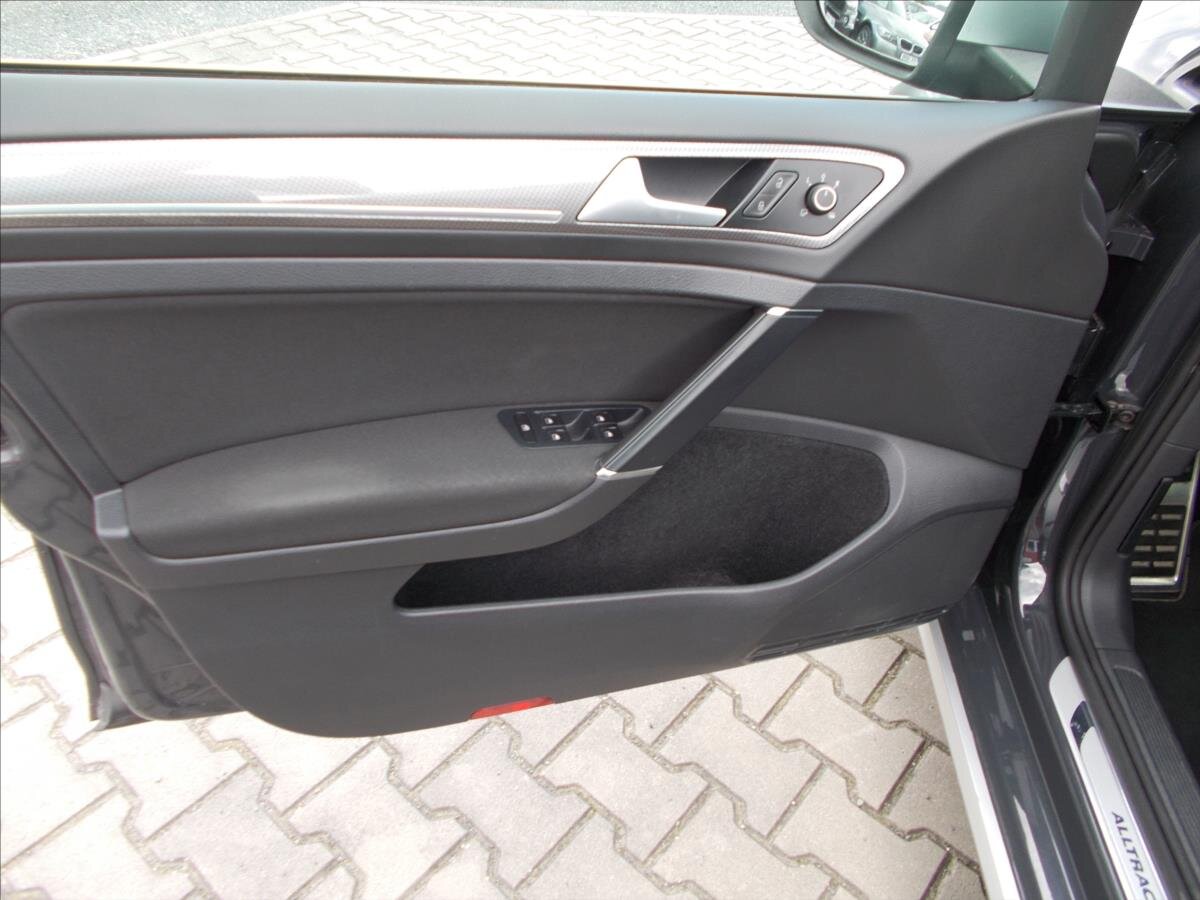 Volkswagen Golf Kombi 1,6 l 81 kw