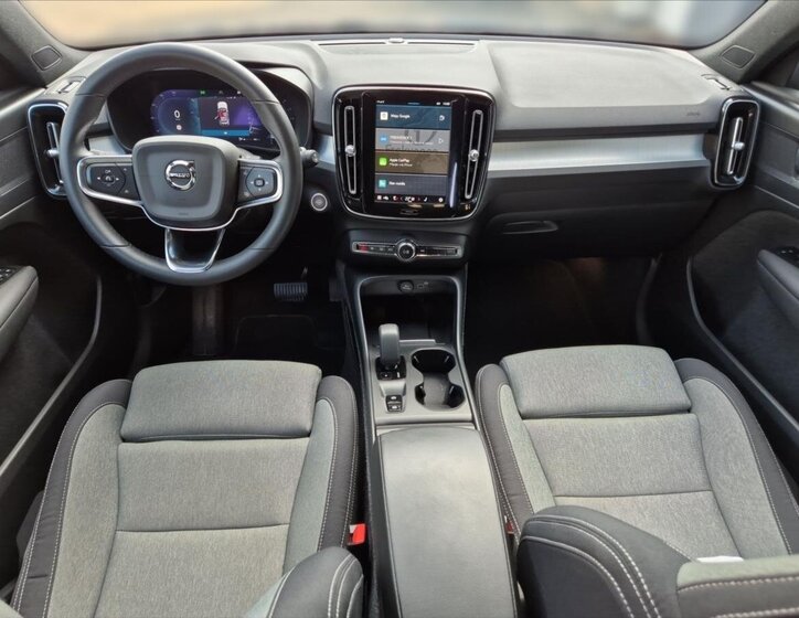 Volvo XC40 SUV / Terénní 2,0 l 120 kw