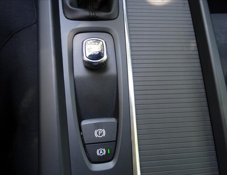 Volvo XC60 SUV / Terénní 2,0 l 110 kw