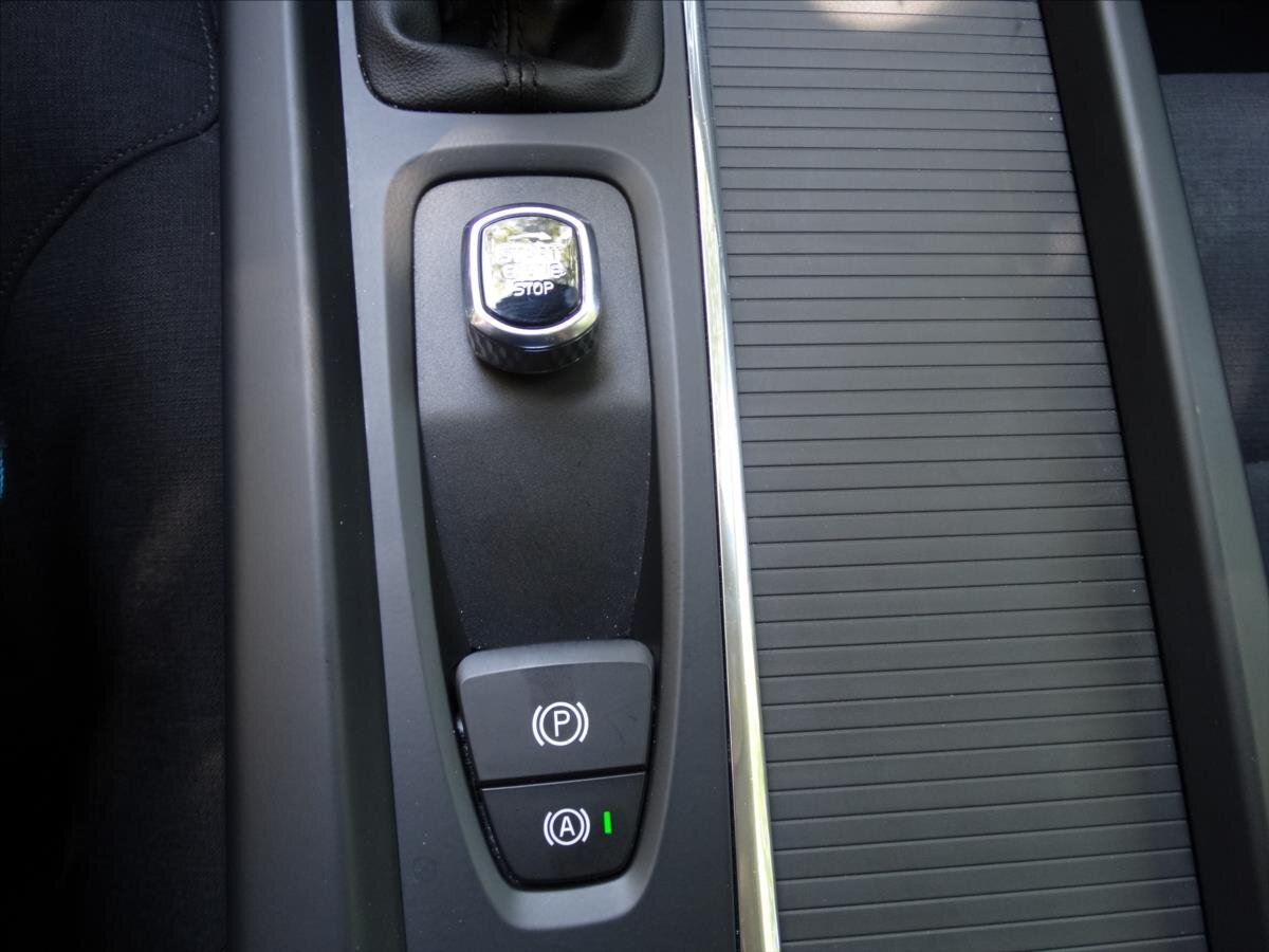 Volvo XC60 SUV / Terénní 2,0 l 110 kw