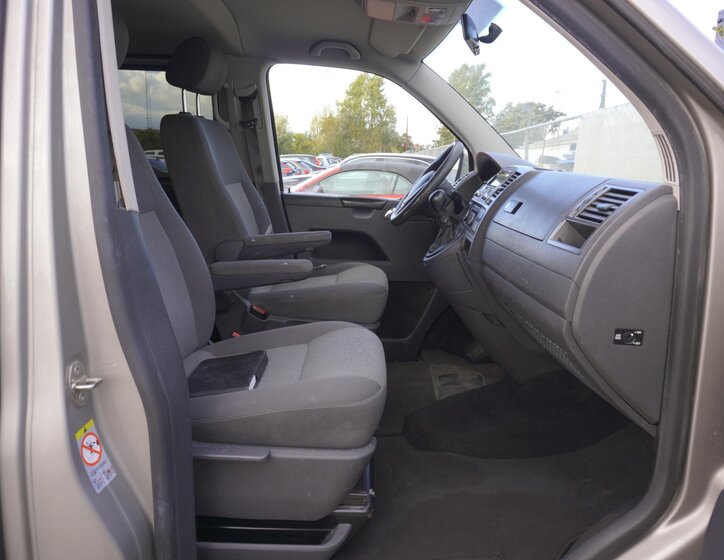 Volkswagen Caravelle 17