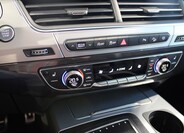 Audi Q7 25
